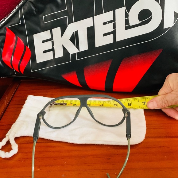 Vintage Ektelon Racquetball
Tennis Safety Glasses Eyewear
Stylish W/ cloth case - Picture 4 of 7